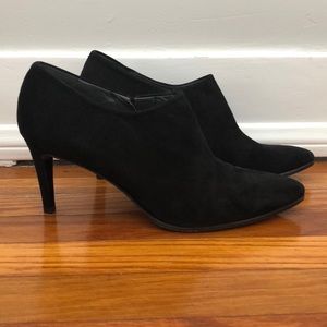 Stuart Weizmann black suede fall booties shooties